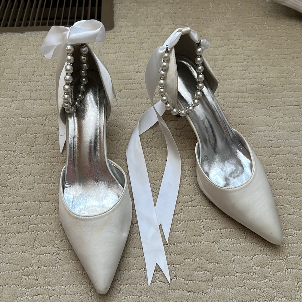 White Pearl pointed heels